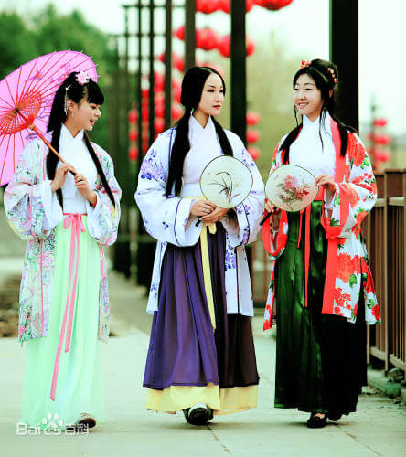 中国の伝統服 女性用の漢服（百度百科より）