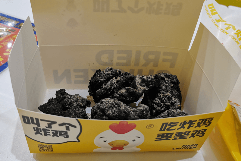 イカ墨チキン5ピース（黒い隕石） - 【話題沸騰】上海発のフライドチキン店 J.CHICKENとは？ （叫了個炸鶏）