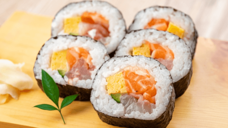 巻き寿司 | Sushi roll | 卷寿司 - 英語・中国語: いろいろな寿司の種類一覧 - 外国人に伝える寿司用語